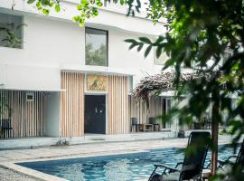 Satta Beach Deluxe，位于瓦尔卡拉的酒店