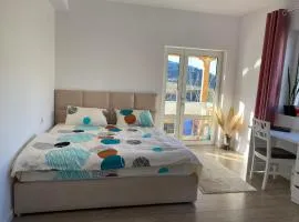 Bright & Cozy Room with Balcony