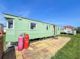 Great Caravan At Valley Farm Holiday Park, Essex Ref 46583V