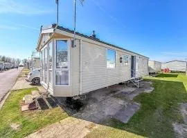 4 Berth Caravan For Hire Near On-Site Amenities In Essex Ref 28115G