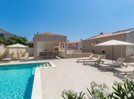 Lovely Home In Barbariga With Wifi