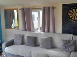 Arual Caravan Manor House Park. Allonby, Cumbria，位于玛丽波特的酒店