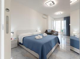 Infinity Residence con Parcheggio，位于切萨雷奥港的酒店