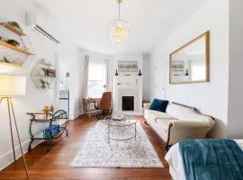 Historic Suite Near Mercer and Downtown