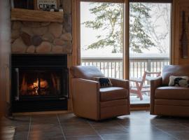 Eagles Rest on Whitefish Chain，位于Pine River的酒店