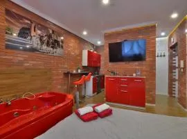 Jacuzzi Apartment Red