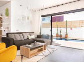 Beach Vibe Villa - Sunny Stay，位于本苏莱曼的酒店