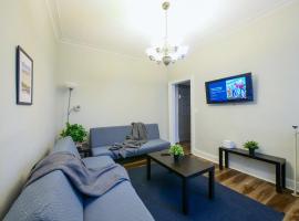 Charming 1BR Apartment Near NYC Ideal for Urban Explorers，位于泽西市的酒店