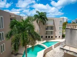 Ocean Bliss: Balcony & Pools & Peloton Bike!