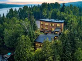 Lazy Bear Lake House，位于Labelle的酒店