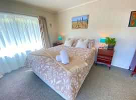 Matai Grove - Tranquil Bush Studio Retreat，位于Onekaka的公寓