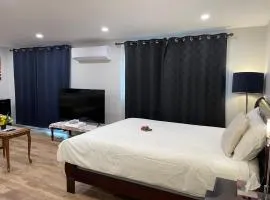 Quiet and Private Bachelor Unit