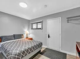 Charming Private Room in Browntown for 2 Detroit