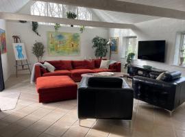 Generös skånegård i idylliska Örum，位于Löderup的酒店