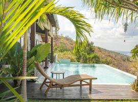 Hillside Chalet with panoramic views，位于艾湄湾的酒店