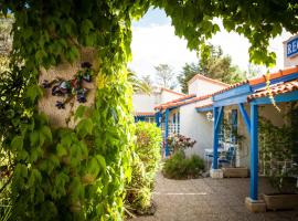 Hotel Des 4 Vents "Esprit Camargue" Parking Privé securisé，位于艾格-莫尔特的酒店