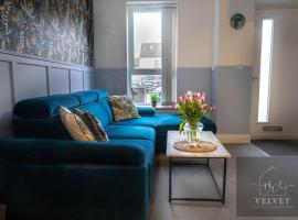 1 Bed House at Velvet Serviced Accommodation Swansea with Free Parking & WiFi - SA1，位于斯旺西的酒店