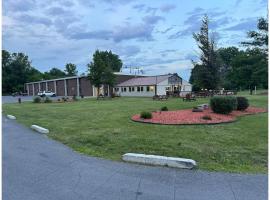 Continental Inn by OYO Watertown NY I-81，位于沃特敦的酒店