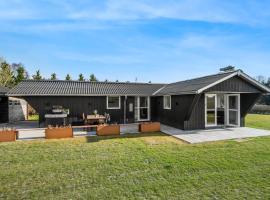 Modern Holiday Home With 3 Bedrooms, Completely Renovated In 2025 And Located Close To Rinkøbing Fjord，位于斯凯恩的酒店