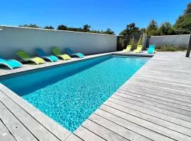 Superbe villa entièrement rénovée avec piscine à proximité de la plage