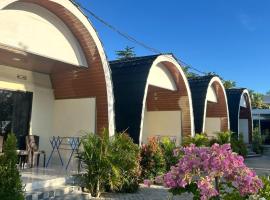 Hotel Villa Beach Transit 2 & Whaleshark Tour，位于Jambu的酒店