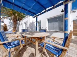 L Azdora La Concha Luxury House-shared pool