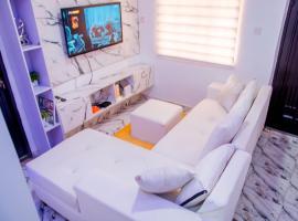 1 bed room Luxury Ikeja Mini Flat ADENIYI JONES IKEJA ,Airport 3min,24 Hours Power City centre, Netflix, Primevideo, Dstv, WiFi，位于伊凯贾的酒店