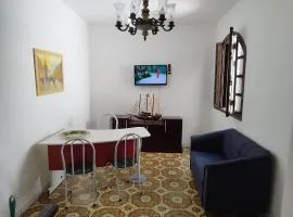 Apto tipo Casa 10 com 1quarto bem grande Praia da Costa Centro Ar Condicionado Internet Mobiliado Geladeira Fogao TV
