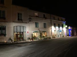 Logis Le Petit Trôo du Cheval Blanc，位于Trôo的酒店