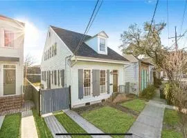 Charming Creole Cottage 2 Blocks Across Rampart St from French Quarter