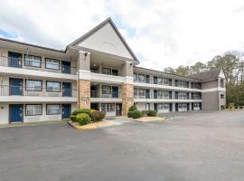 Motel 6 Columbus, GA Columbus Airport，位于哥伦布大都市机场 - CSG附近的酒店