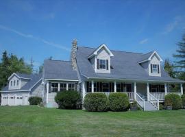 Pine and Sea Beach Retreat，位于埃尔斯沃思的酒店