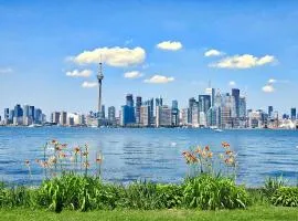 CN Tower Luxe Suites - Prime Downtown Location