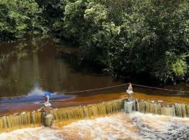 Abraço Verde Complexo Turístico，位于菲格雷多总统镇的带停车场的酒店