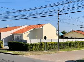 Canoas/RS-Linda Casa 3 qtos 8P próx ULBRA / REFAP，位于卡诺阿斯的酒店