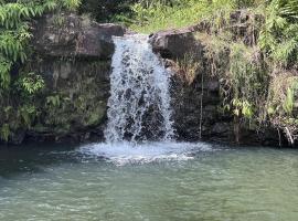 Kikala Waterfall Lodge，位于希洛的酒店