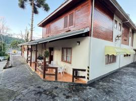 Pousada Pinheiro Real，位于坎波斯杜若尔当的酒店