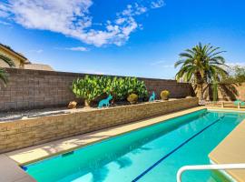 Coyote Casa with Mtn Views in Tuscon Desert Oasis，位于土桑的酒店