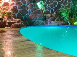 chalé com cozinha dois quartos e piscina privativa