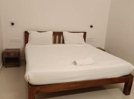 Rani and Rani Hotel rooms，位于蓬蒂切里朋迪榭里民用机场 - PNY附近的酒店