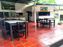 hotel malagradecido，位于里韦拉的酒店