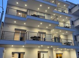 Villa Maria Lux Apartments by BookVillaEU，位于尼亚·卡利克拉提亚的酒店