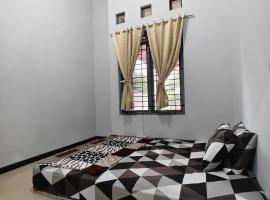 Homey Guesthouse Malang Syariah，位于Klampok的酒店