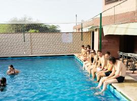 Apple Resort & Restaurant，位于Jodhpur的酒店