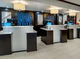 Embassy Suites by Hilton St Louis Airport，位于布里奇顿兰伯特-圣路易斯国际机场 - STL附近的酒店