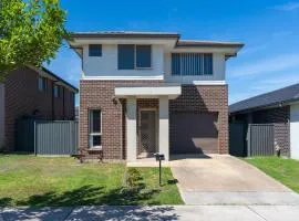 Spacious 4-Bedroom Home Near University & Shops