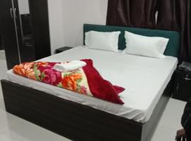 Golden Lip Hotel，位于Bhiwadi的酒店