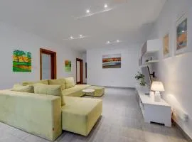 Rare Find -Top floor 3BR Unit with common pool and close to the beach by SF HOMES