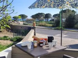 Mèze avec vue face à l'étang