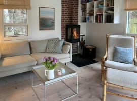 Family Holiday Home With Large Terrace In Rørvig，位于勒维的酒店